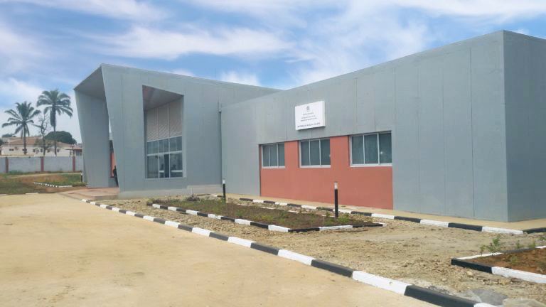 hospital uige angola exterior v3